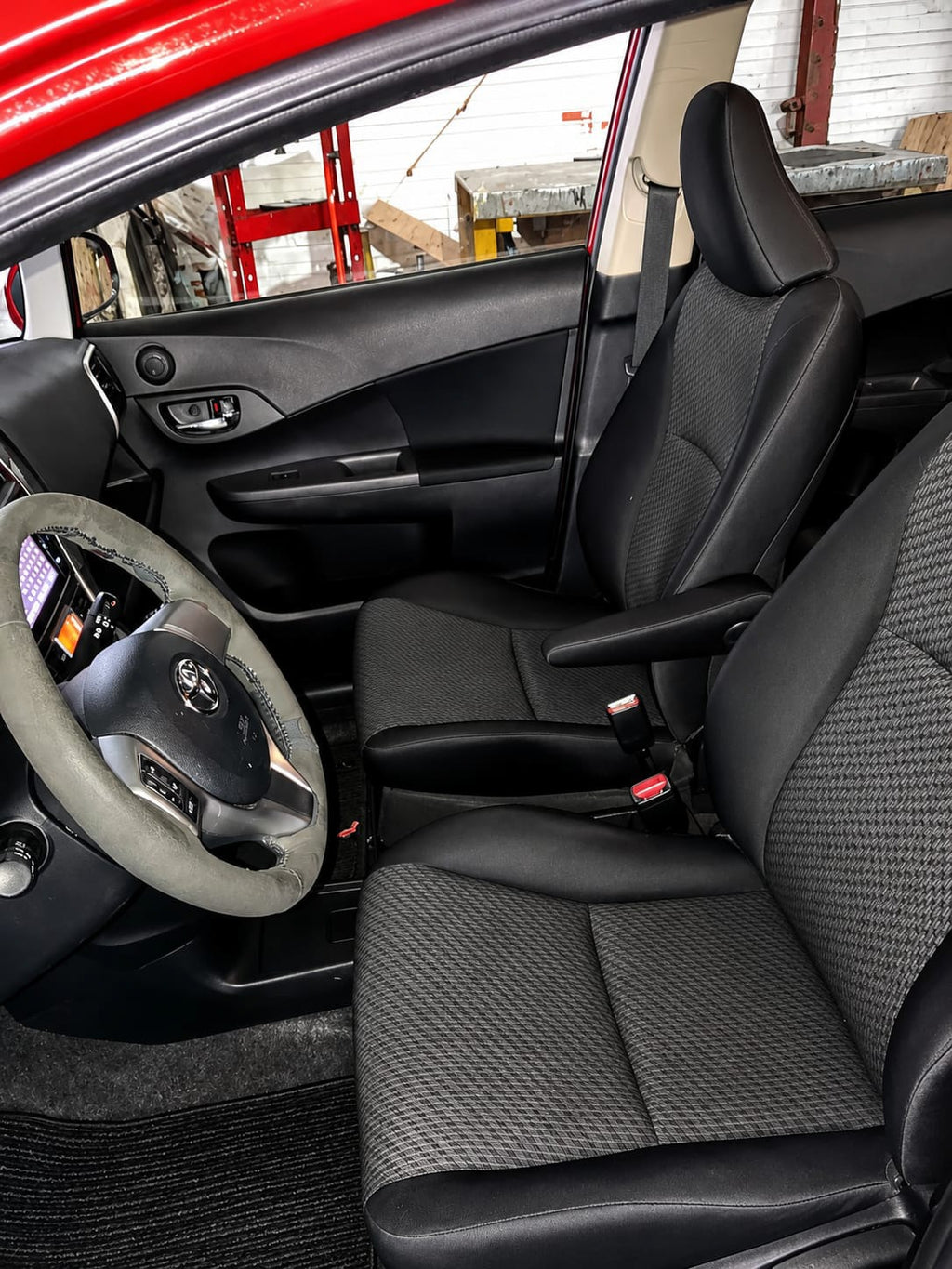 🚗✨ TOYOTA RACTIS 2012