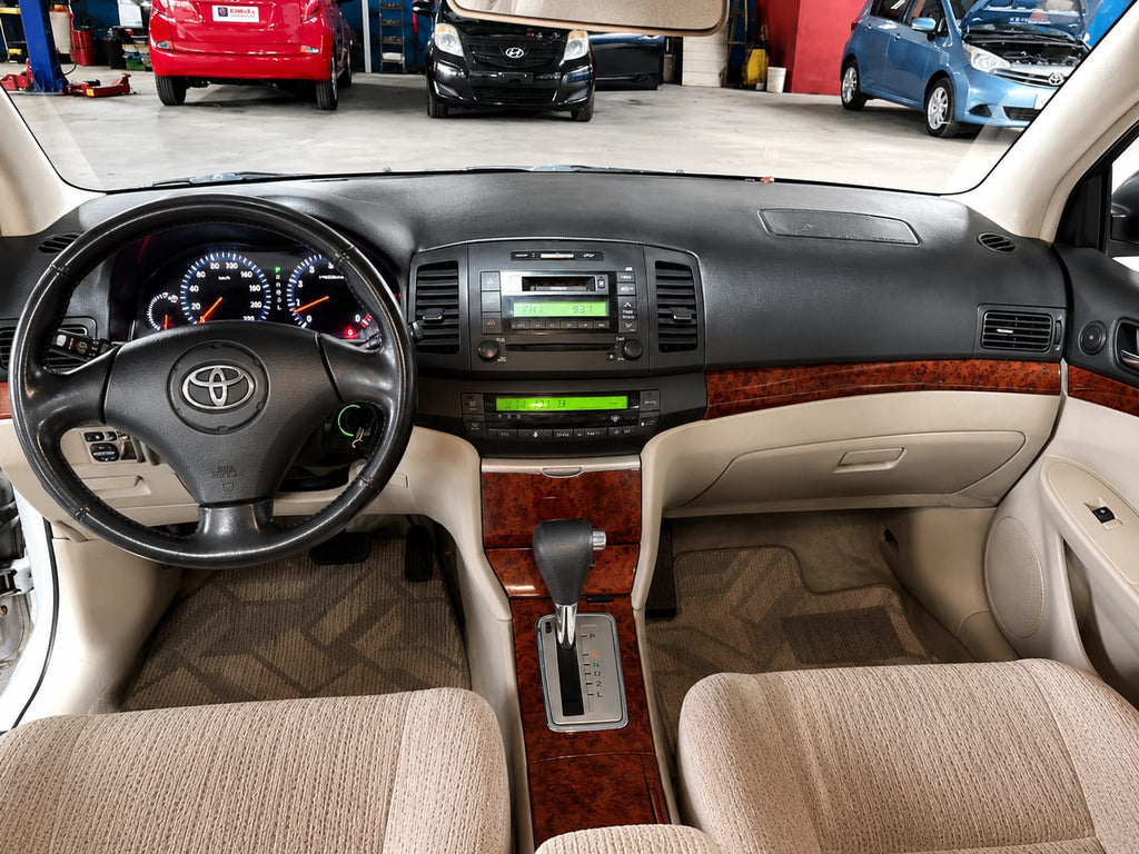 TOYOTA PREMIO 2004