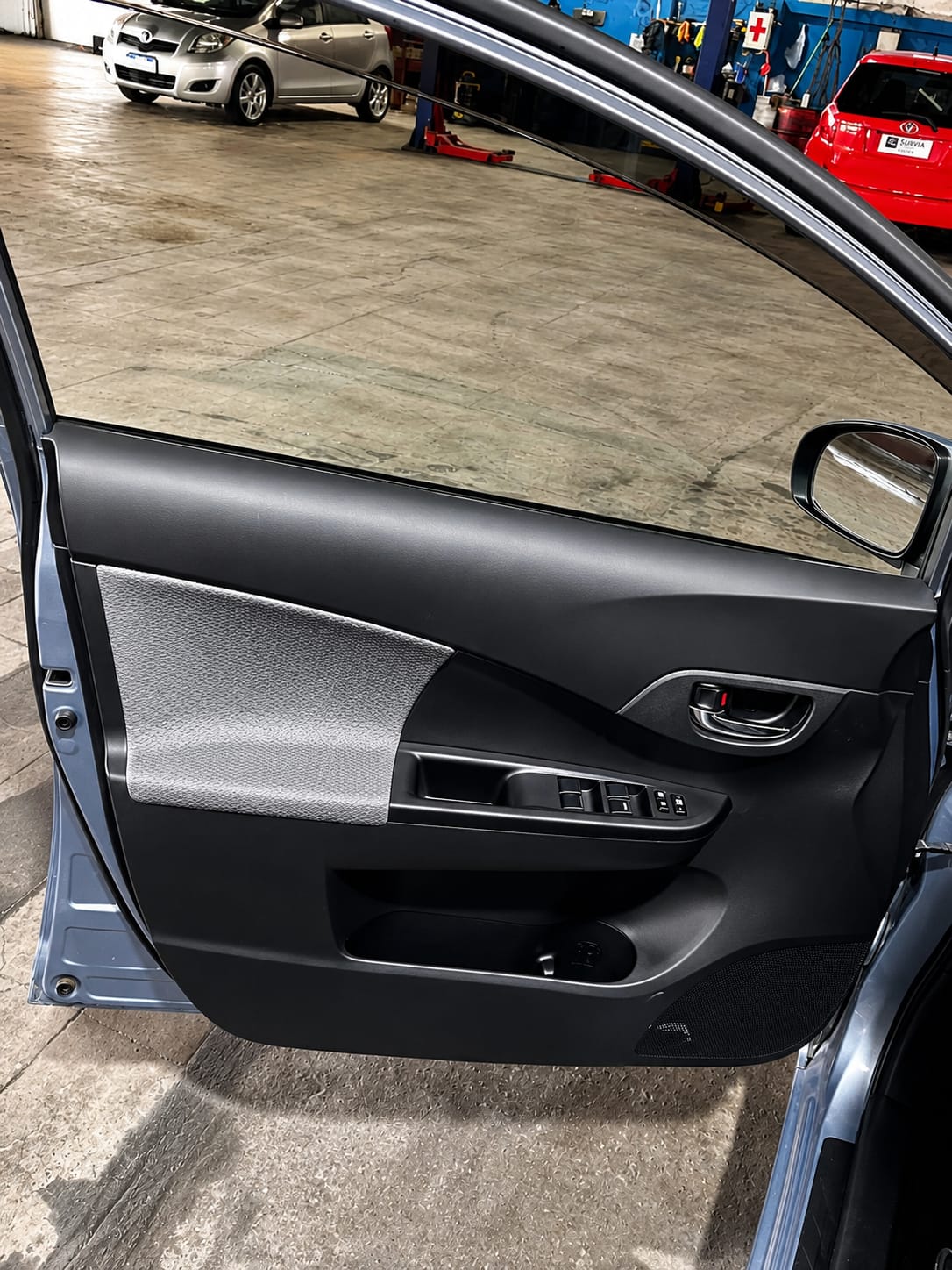 TOYOTA PREMIO 2004